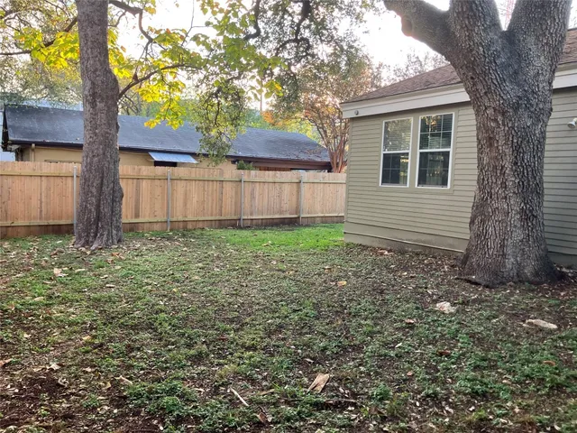 $3,300 | 1921 West 39th Street, Austin, TX 78731