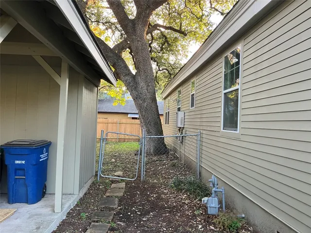 $3,300 | 1921 West 39th Street, Austin, TX 78731