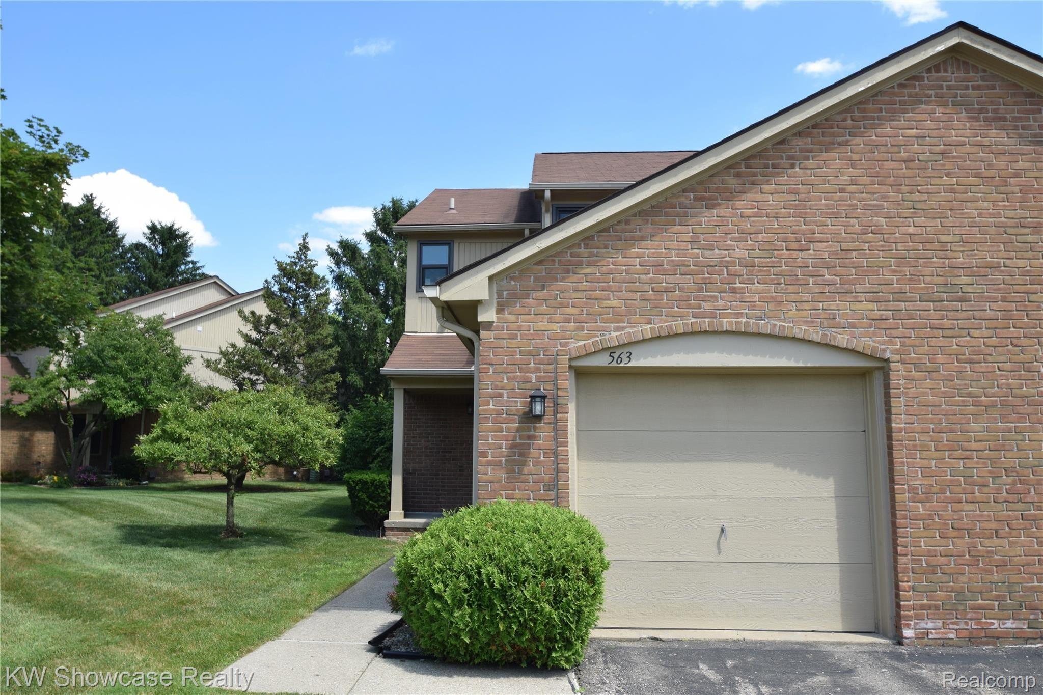 563 Tennyson Rochester, MI 48307 - Photo 6 of 36 DSC_0255.JPG