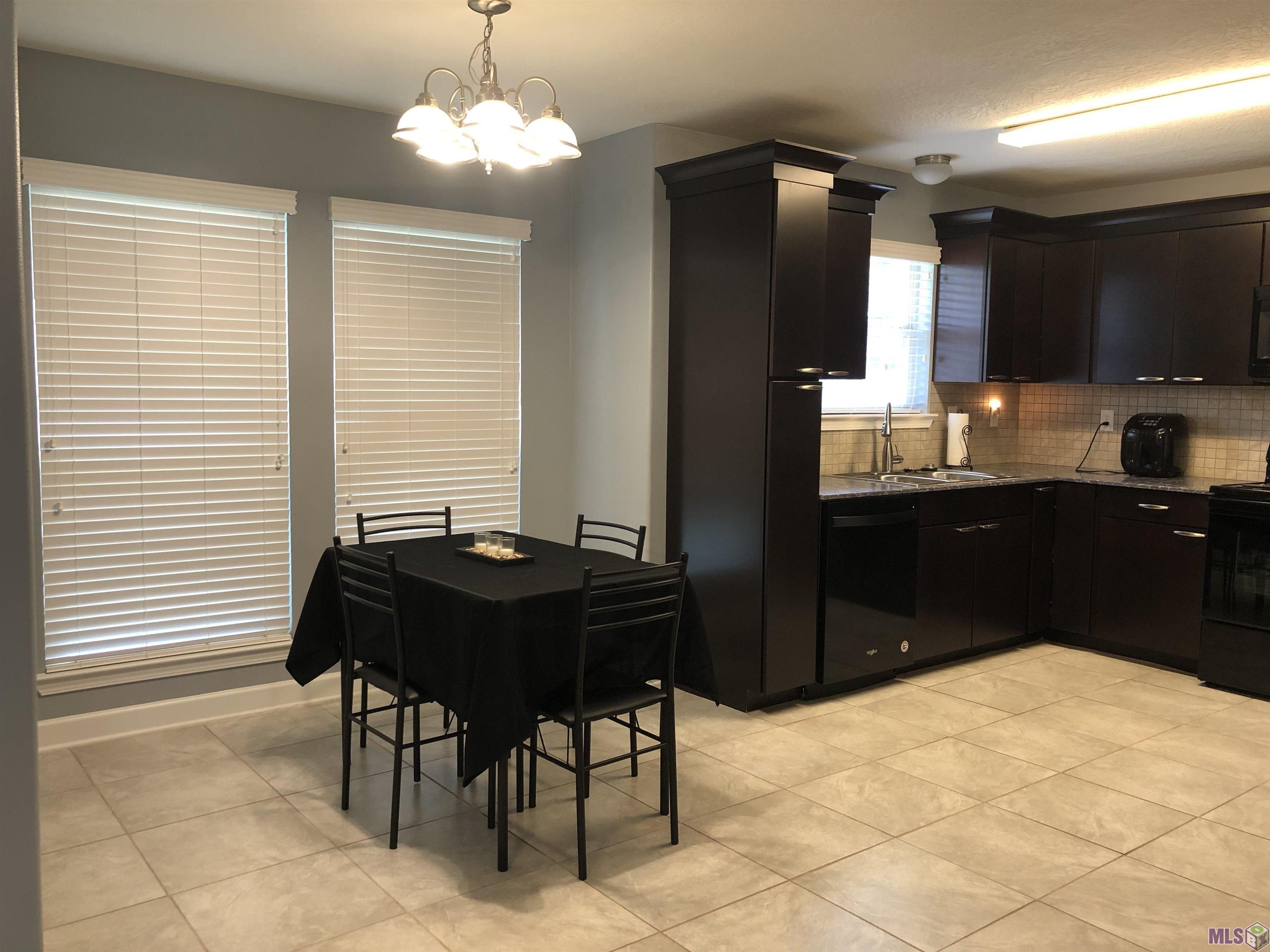 14455 Sunnyhill Avenue Baton Rouge, LA 70819 - Photo 6 of 21 Kitchen/breakfast area