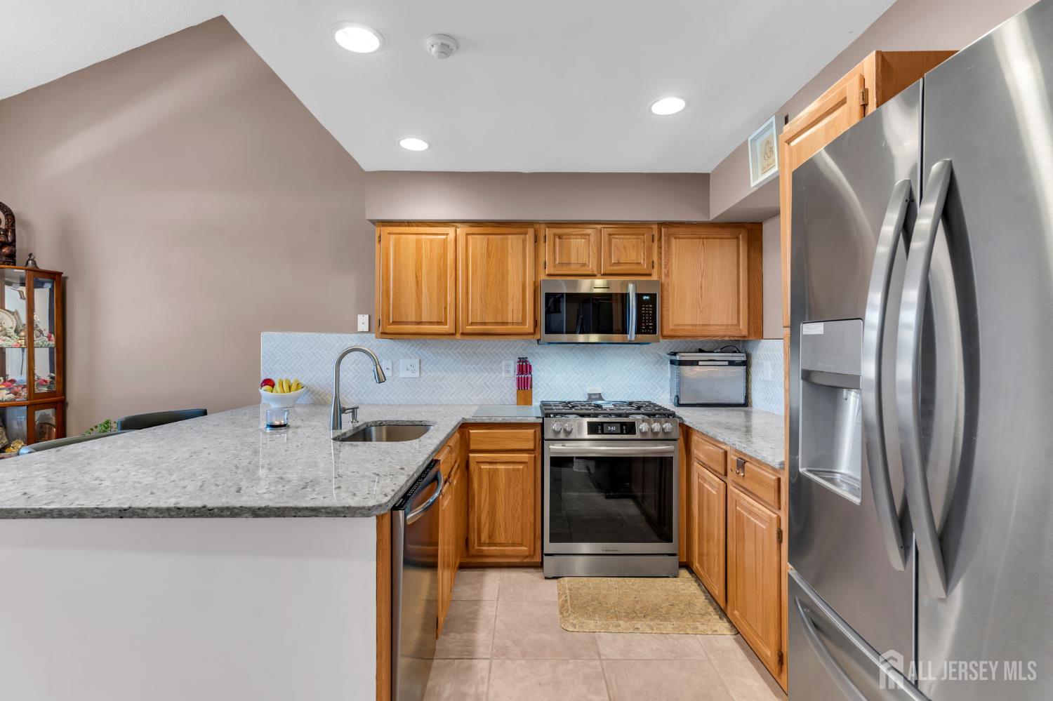 63 Winthrop Road, Unit G Monroe Township, NJ 08831 - Photo 8 of 68