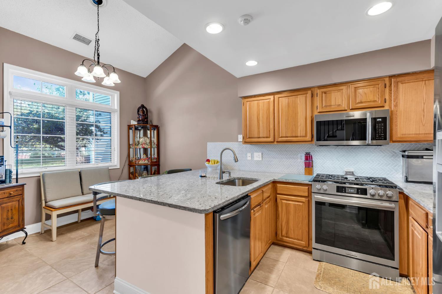 63 Winthrop Road, Unit G Monroe Township, NJ 08831 - Photo 9 of 68