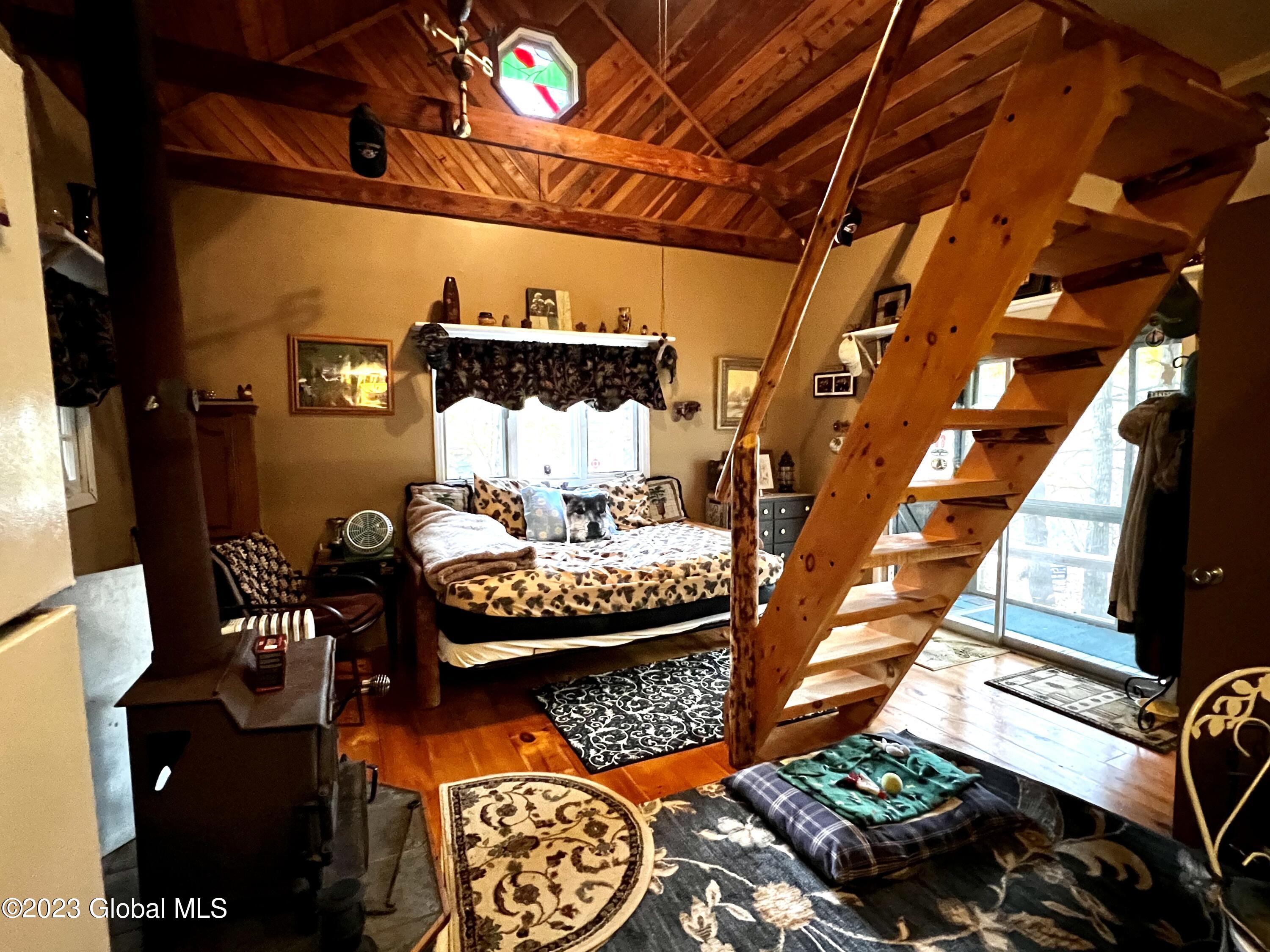 160 Smith Beach Road Northampton, NY 12134 - Photo 4 of 24 Living room