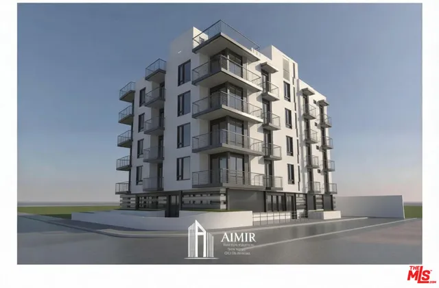 a black and white photo of a building