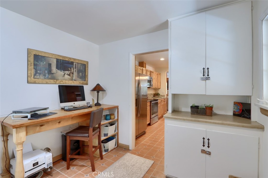 5641B Darrah Road Mariposa, CA 95338 - Photo 24 of 55 a view of a workspace with furniture
