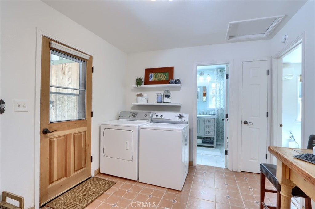 5641B Darrah Road Mariposa, CA 95338 - Photo 25 of 55 a room that has a stove and a window