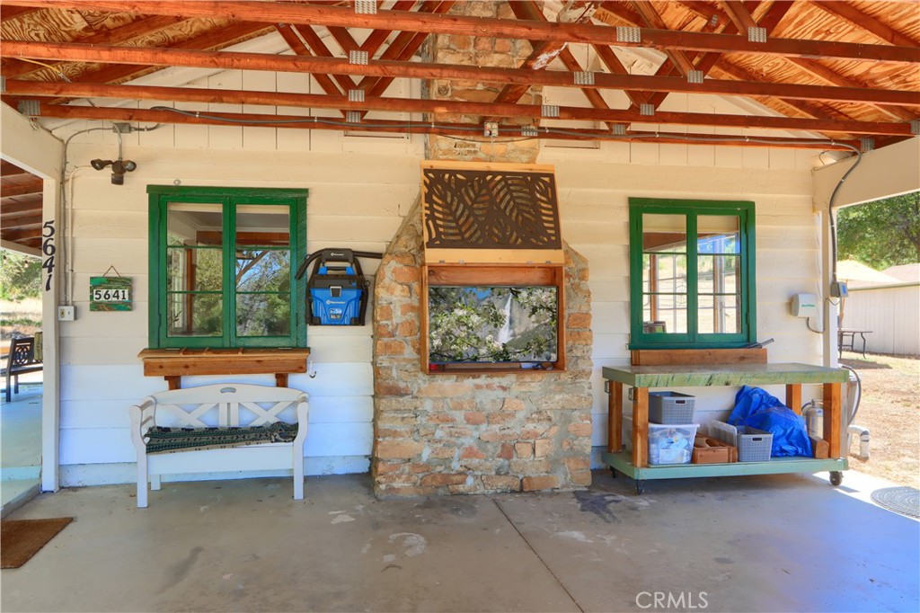 5641B Darrah Road Mariposa, CA 95338 - Photo 33 of 55 a view of hall way with furniture