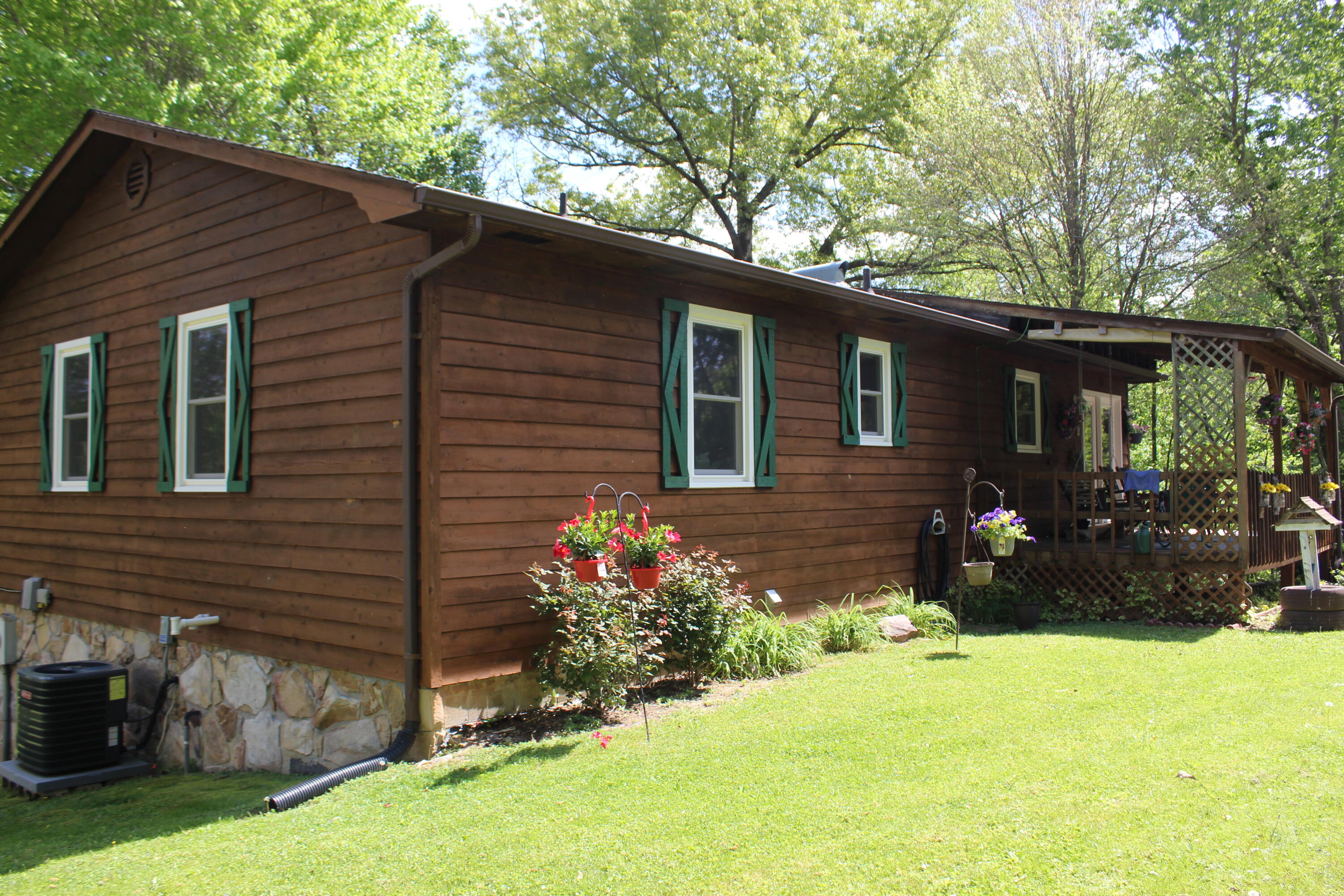 119 Ironwood Road Middlesboro, KY 40965 - Photo 2 of 52 IMG_0863