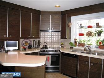 10 Wendover Road Yardley, PA 19067 - Photo 4 of 12 Kitchen