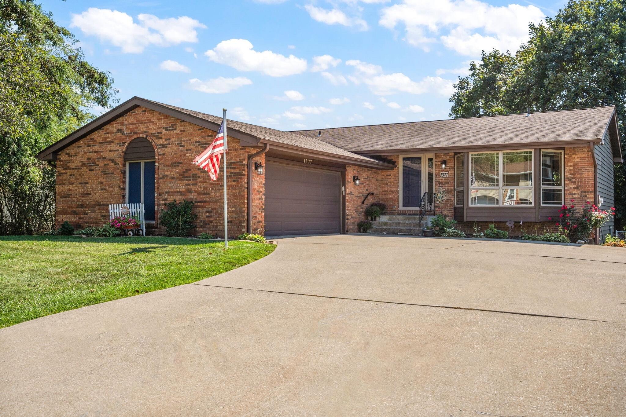 1327 Brandywine Road Crown Point, IN 46307 - Photo 1 of 36 2048x1365