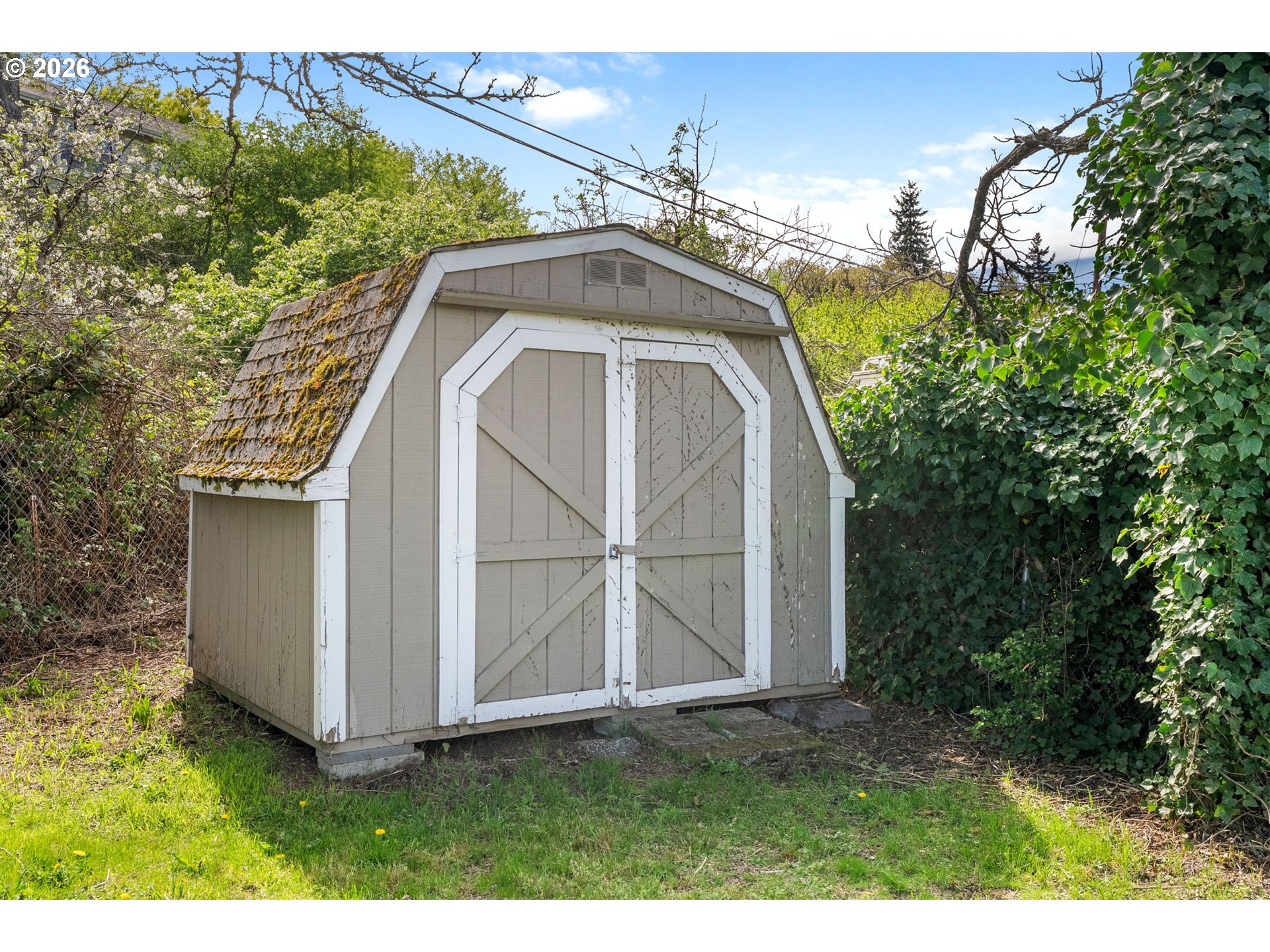 2419 Prospect Avenue Hood River, OR 97031 - Photo 7 of 27 a view of a garage