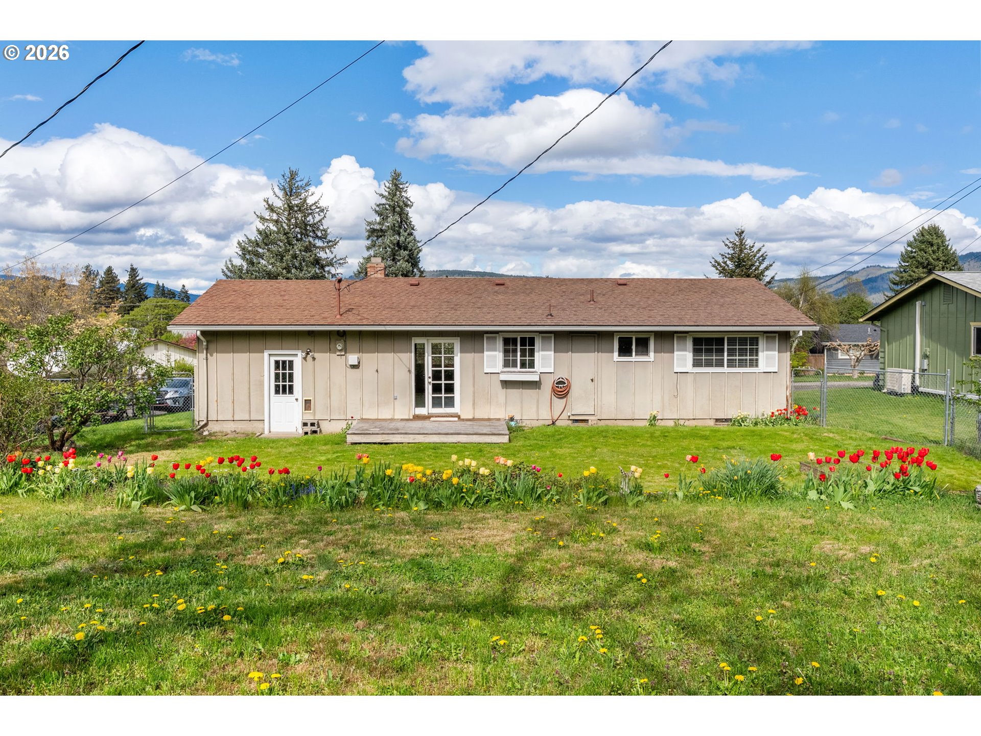 2419 Prospect Avenue Hood River, OR 97031 - Photo 8 of 27 a view of a house with garden