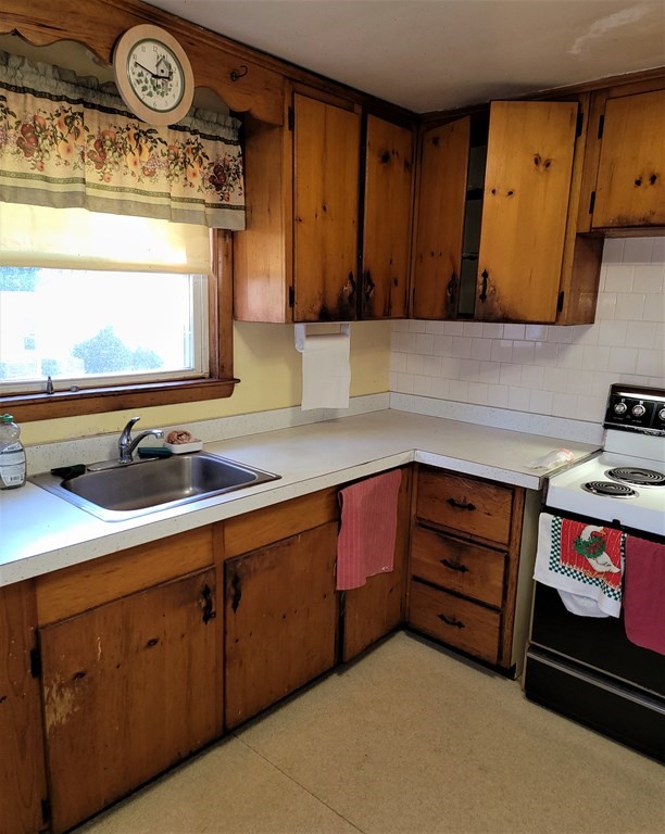 45 Curtis Road Framingham, MA 01702 - Photo 3 of 20 Gallery Image 3