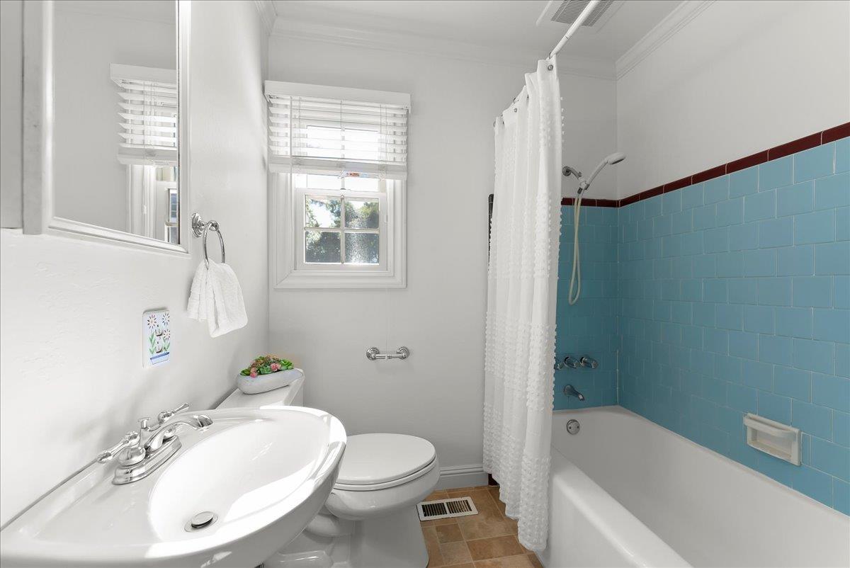 121 Jane Ann Way Campbell, CA 95008 - Photo 18 of 38 a bathroom with a sink toilet and shower