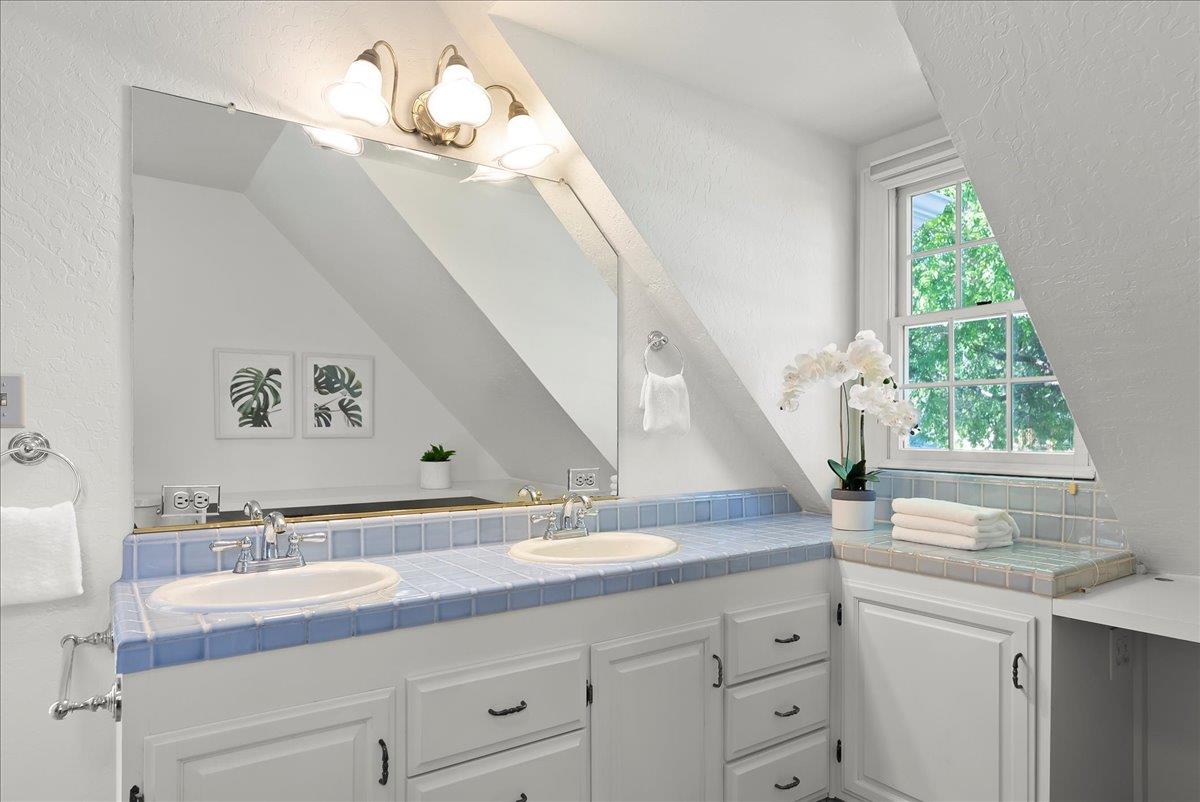 121 Jane Ann Way Campbell, CA 95008 - Photo 25 of 38 a bathroom with a sink and a window