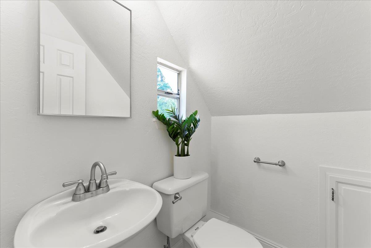 121 Jane Ann Way Campbell, CA 95008 - Photo 28 of 38 a bathroom with a sink a mirror and a toilet