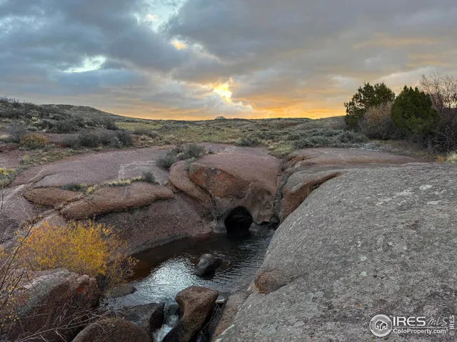 a picture of a field