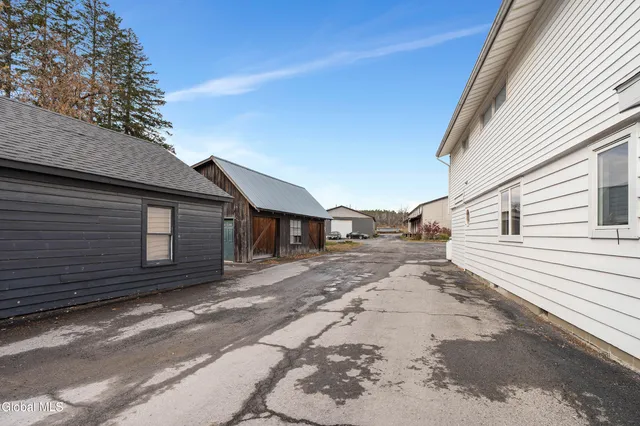 $949,900 | 5922-5926 Highway 81, Greenville, NY 12083