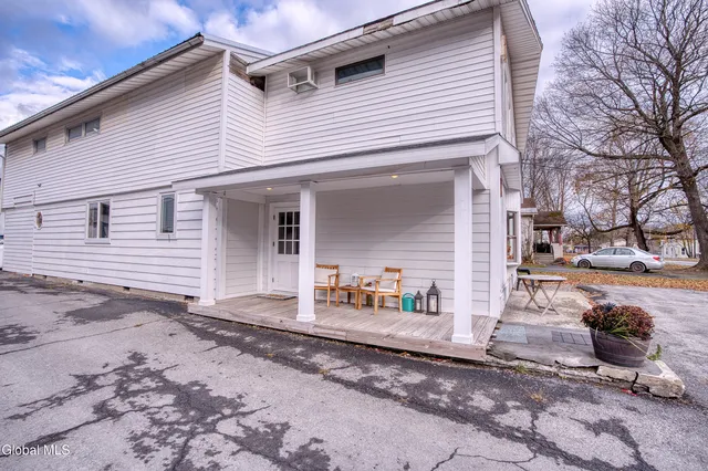 $949,900 | 5922-5926 Highway 81, Greenville, NY 12083