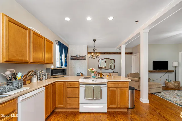 $949,900 | 5922-5926 Highway 81, Greenville, NY 12083