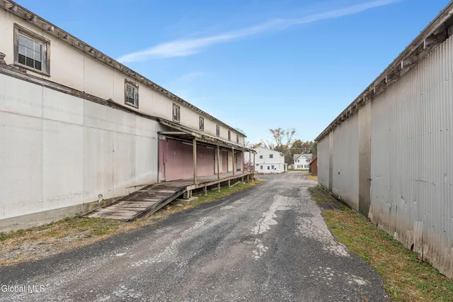 $949,900 | 5922-5926 Highway 81, Greenville, NY 12083