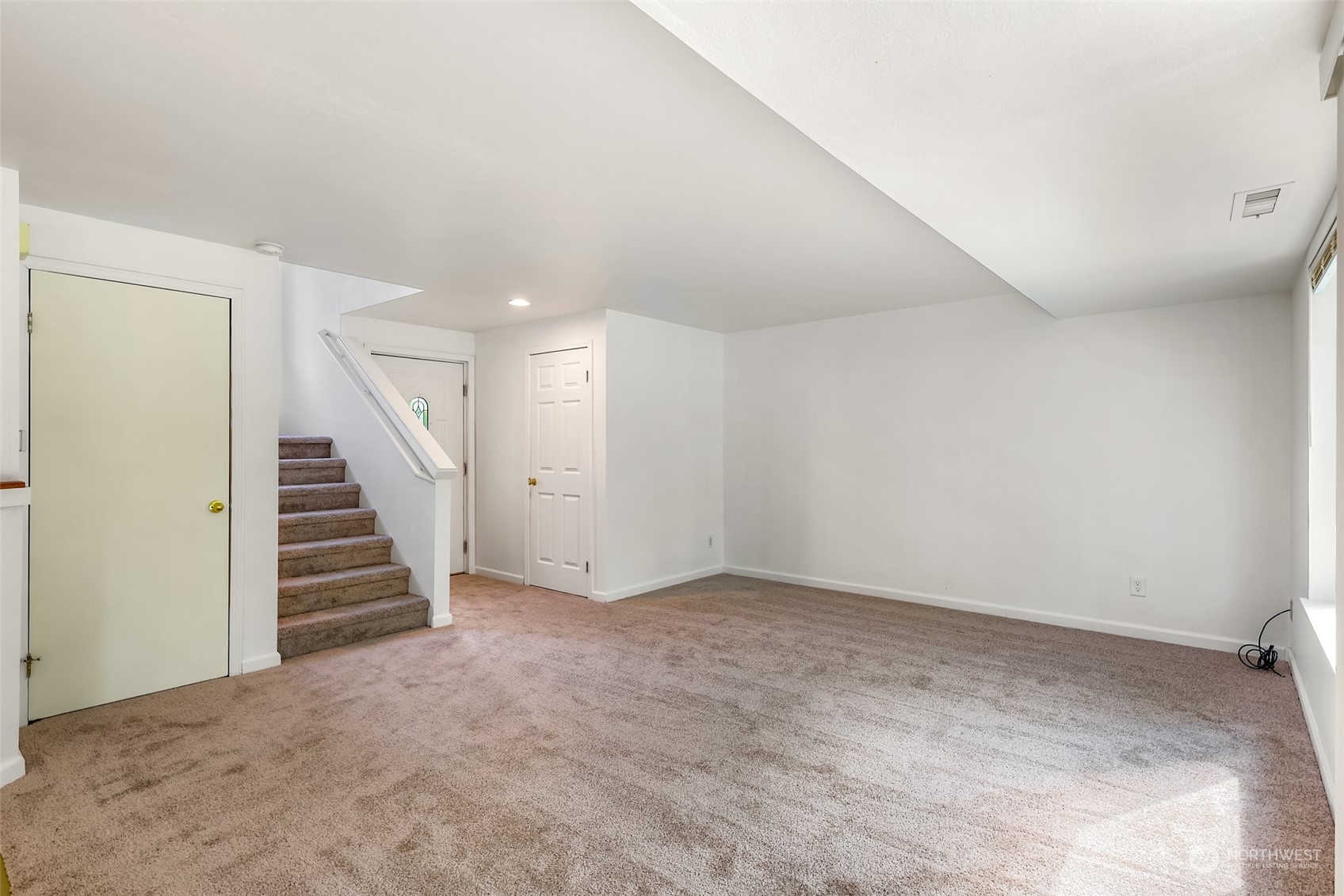 10967 Southeast 169th Place Renton, WA 98055 - Photo 5 of 40 Gallery Image 5