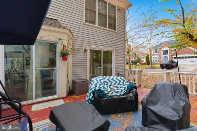 a view of a house with backyard and porch