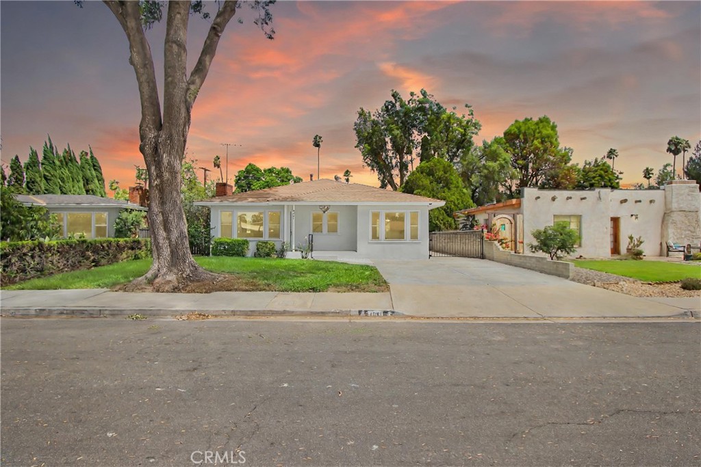 4061 Maplewood Place Riverside, CA 92506 - Photo 3 of 34