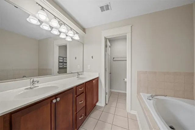 $375,000 | 2911 Gentry Park, Kansas City, MO 64116