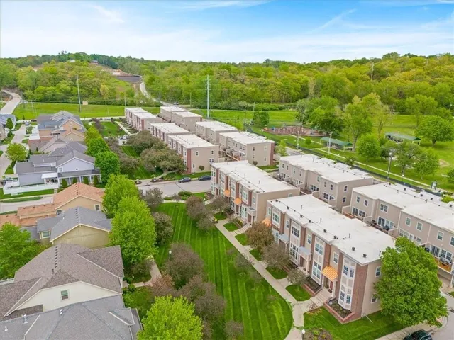 $375,000 | 2911 Gentry Park, Kansas City, MO 64116