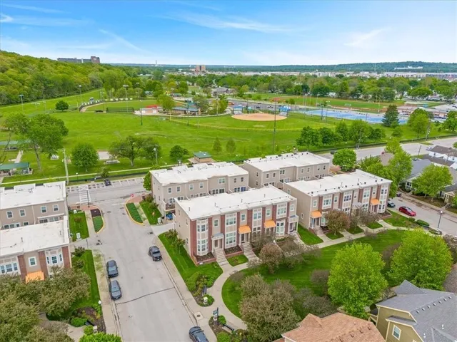 $375,000 | 2911 Gentry Park, Kansas City, MO 64116