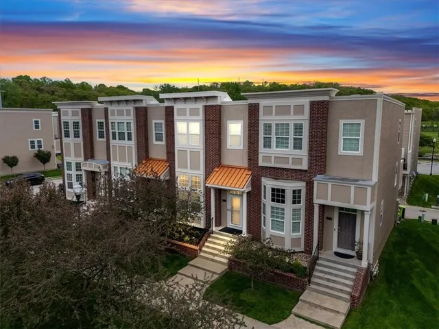 $375,000 | 2911 Gentry Park, Kansas City, MO 64116