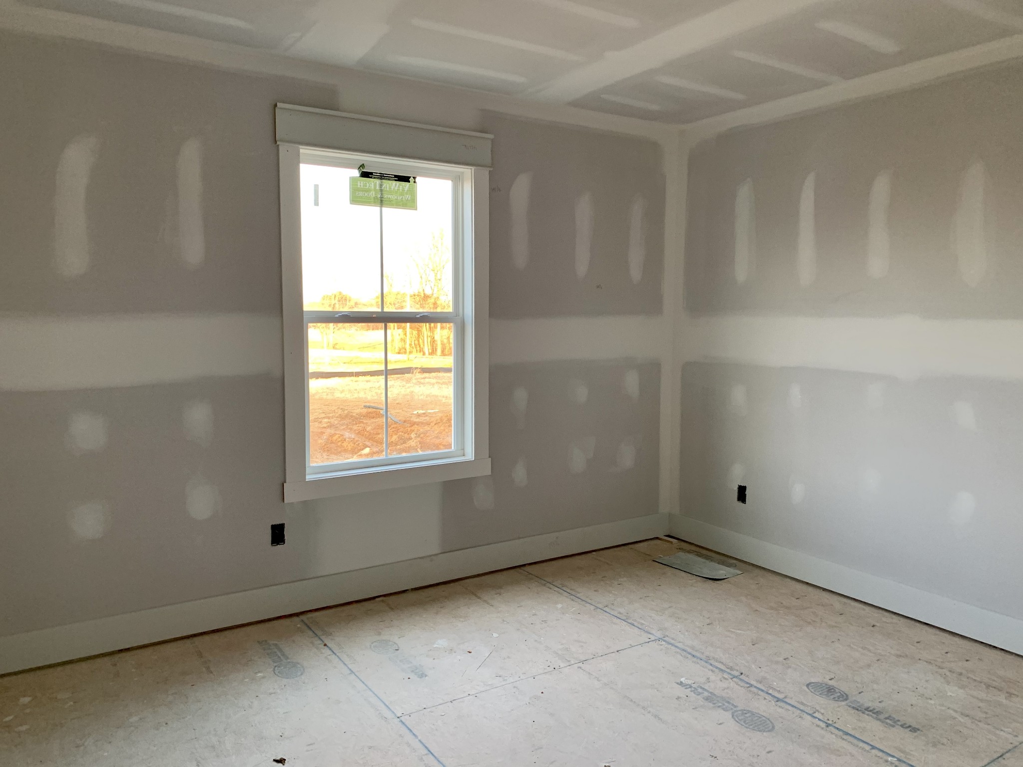 728 White Road Portland, TN 37148 - Photo 11 of 15 a view of an empty room with a window