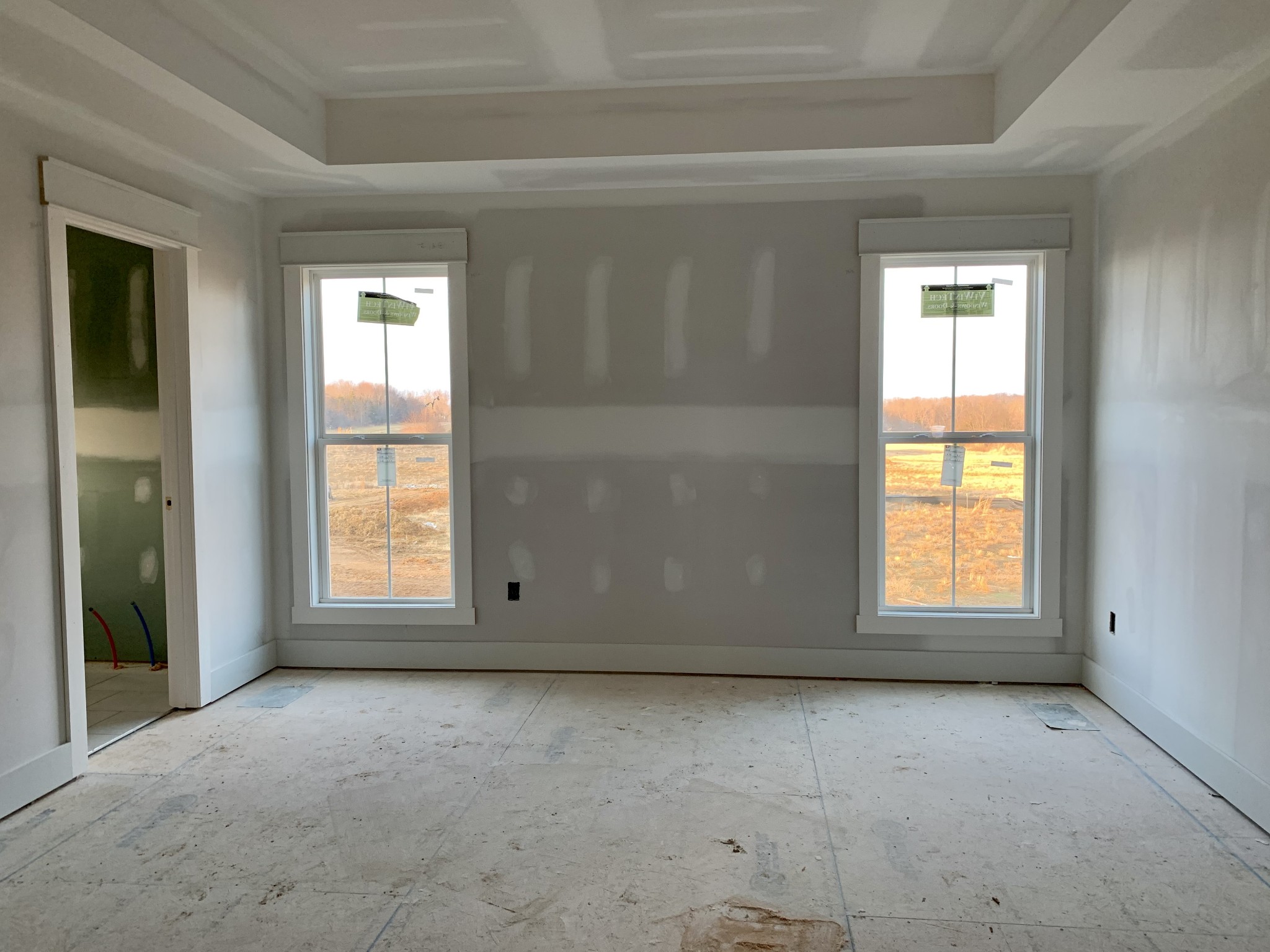 728 White Road Portland, TN 37148 - Photo 8 of 15 an empty room with a window