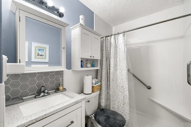 $339,900 | 17 Thayer Pond Drive, Unit 2, Oxford, MA 01537