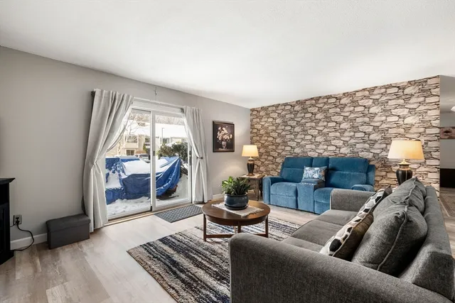 $339,900 | 17 Thayer Pond Drive, Unit 2, Oxford, MA 01537