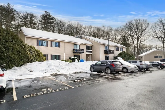 $339,900 | 17 Thayer Pond Drive, Unit 2, Oxford, MA 01537