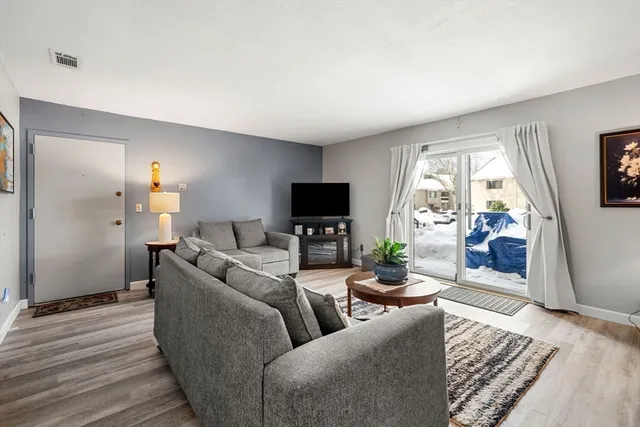 $339,900 | 17 Thayer Pond Drive, Unit 2, Oxford, MA 01537