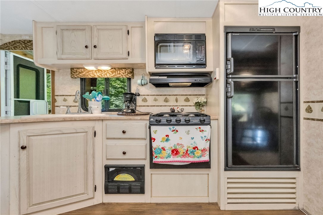 2314 North Fork New River Road Lansing, NC 28643 - Photo 26 of 50