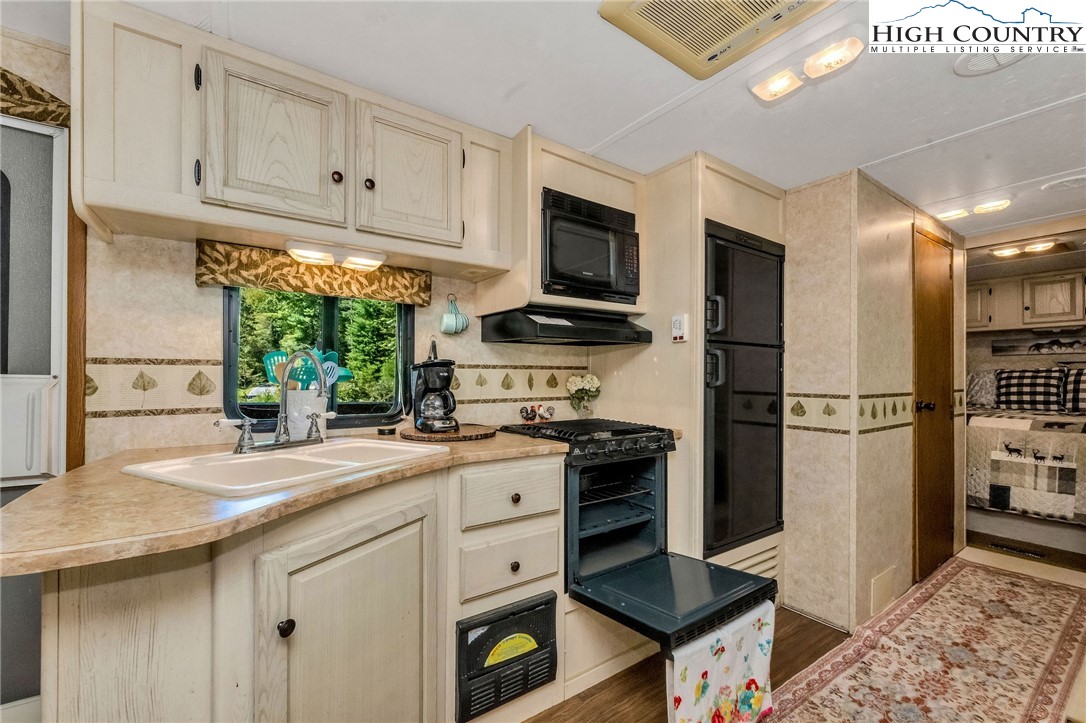 2314 North Fork New River Road Lansing, NC 28643 - Photo 28 of 50