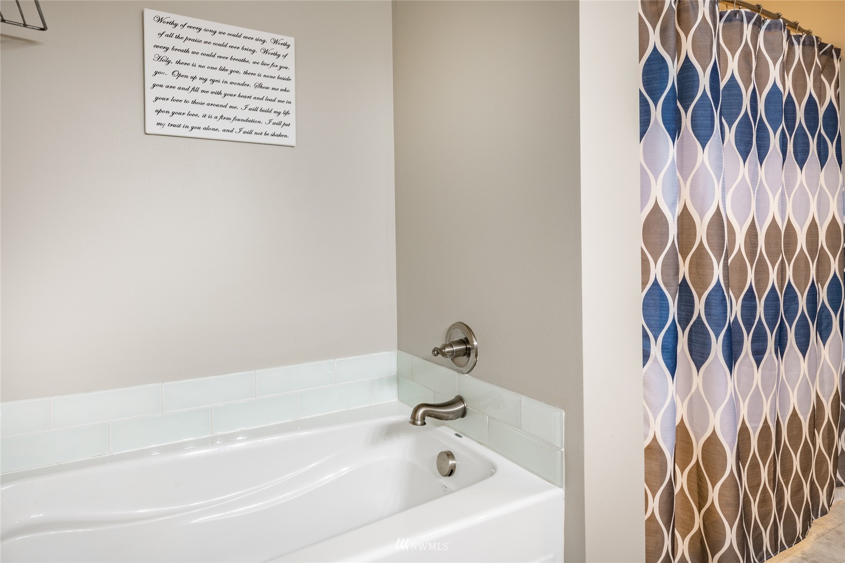 409 Amareen Court Nooksack, WA 98276 - Photo 20 of 35 a bathroom with a bathtub and shower