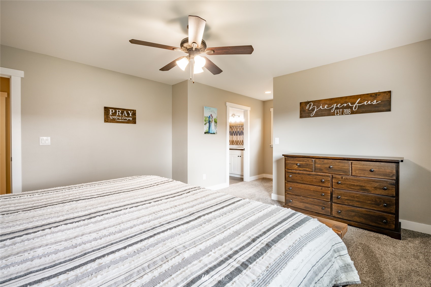 409 Amareen Court Nooksack, WA 98276 - Photo 22 of 35 a bedroom with a bed and a dresser