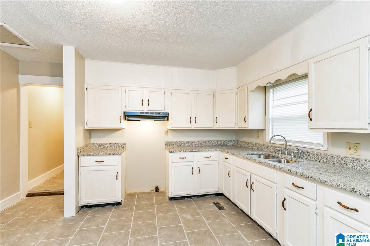 308 Cedar Circle Adamsville, AL 35005 - Photo 4 of 11