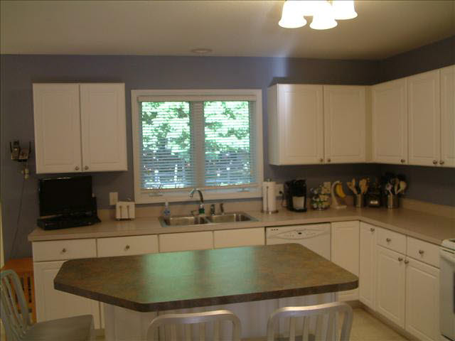 6798 Lockmill Road Temperance, MI 48182 - Photo 6 of 20 KIitchen W/Island