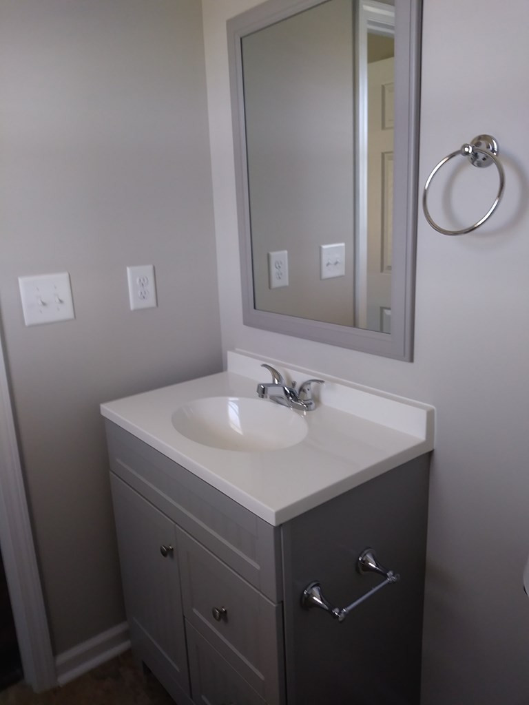 115 May Road Thomson, GA 30824 - Photo 13 of 18 Bath