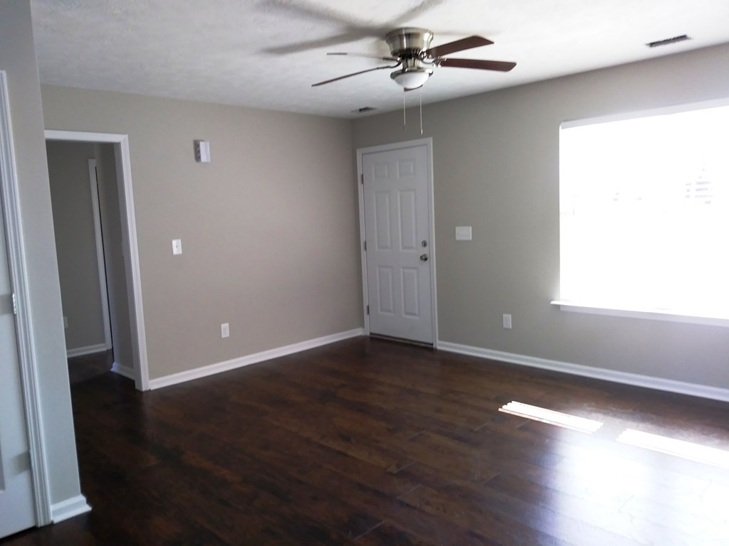 115 May Road Thomson, GA 30824 - Photo 2 of 18 Living Room
