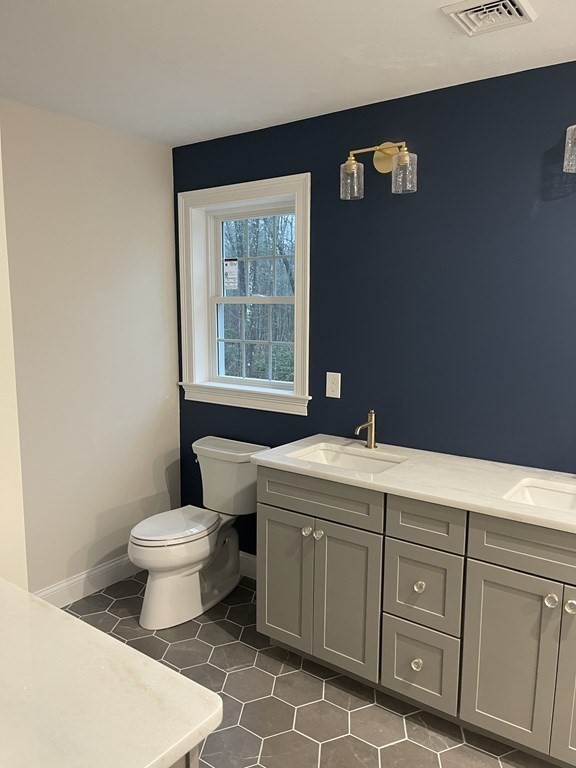 118 Oxford Road Charlton, MA 01507 - Photo 10 of 15