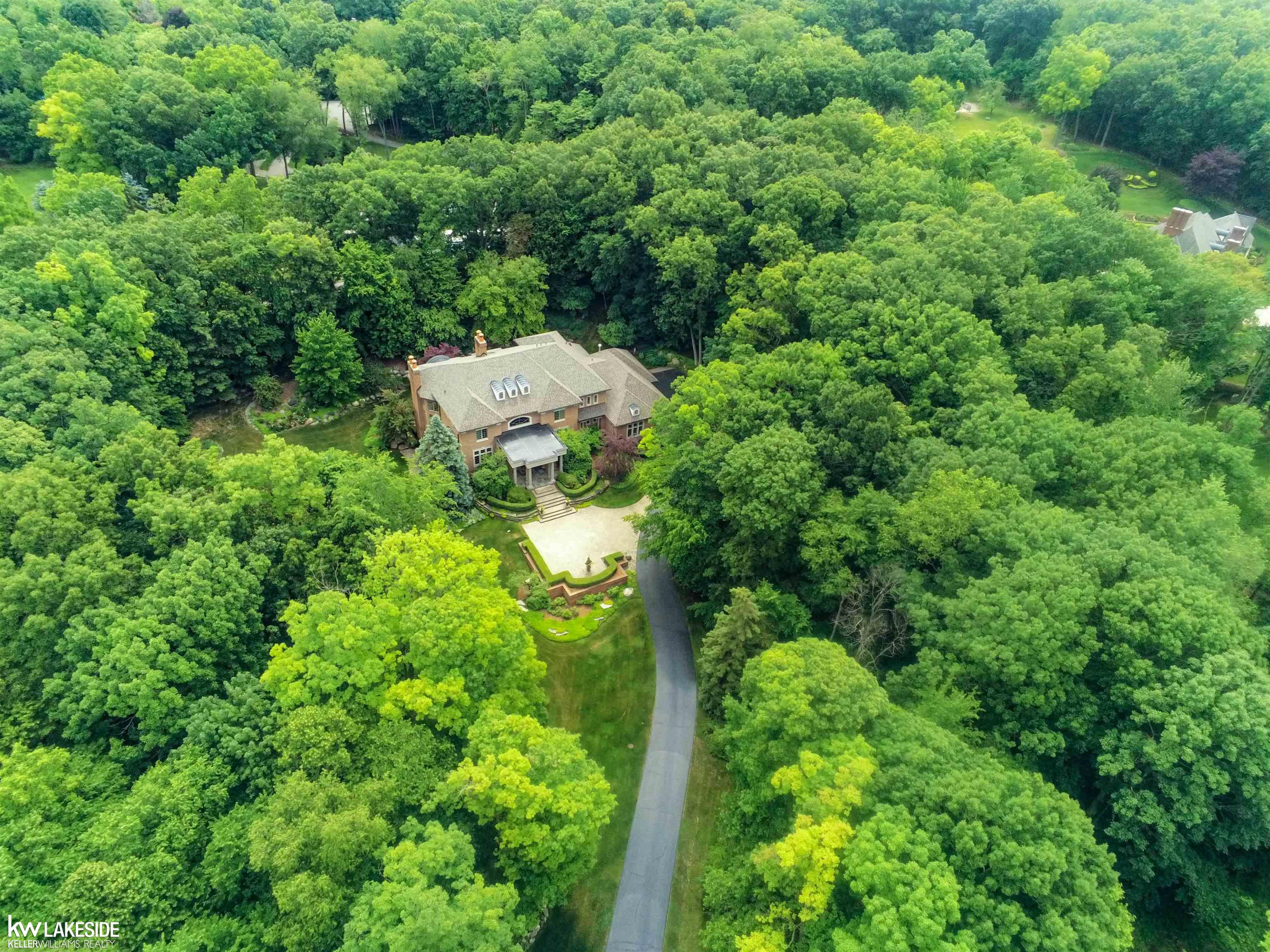 2000 Touraine Drive Rochester, MI 48306 - Photo 64 of 74 50129645-FFEB9CEF-F2A7-4CF0-A819-F77E2460E4C4.JPG