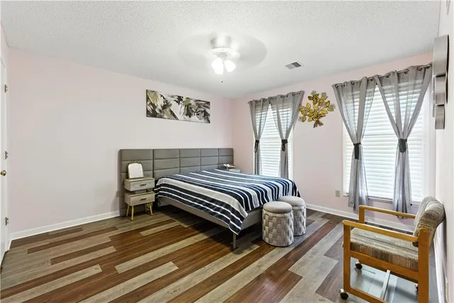 $339,900 | 915 Northwest 63rd Street, Kansas City, MO 64118