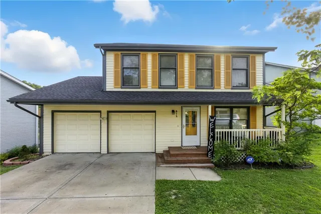 $339,900 | 915 Northwest 63rd Street, Kansas City, MO 64118